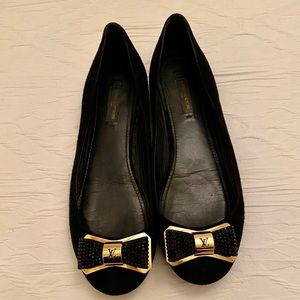 Very good condition black and good Louis Vuitton flats.
